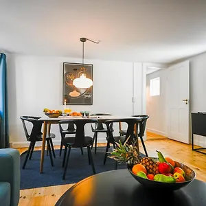 Sanders Central - Dreamy Three-bedroom In The Middle Of It All Apartment