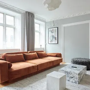 Large Modern Flats By Meat Packing District In Apartment