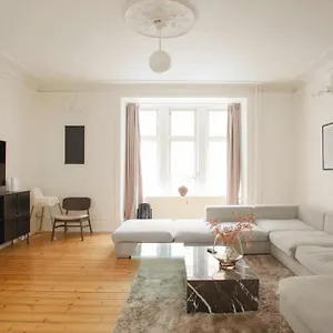 Large & Bright 3br Flat W Whirlpool Near Metro Apartment