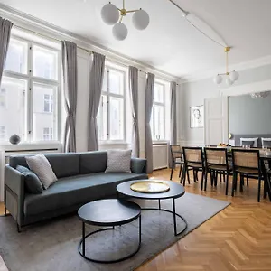 Lavish 4br Flat In The Heart Of Cph By The Canals Apartment