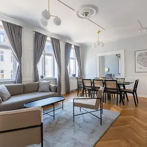 Large Flat With Canal View In Cph Apartment
