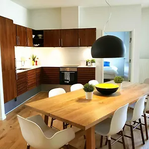 Luxury In The Heart Of Near Harbour Baths Apartment